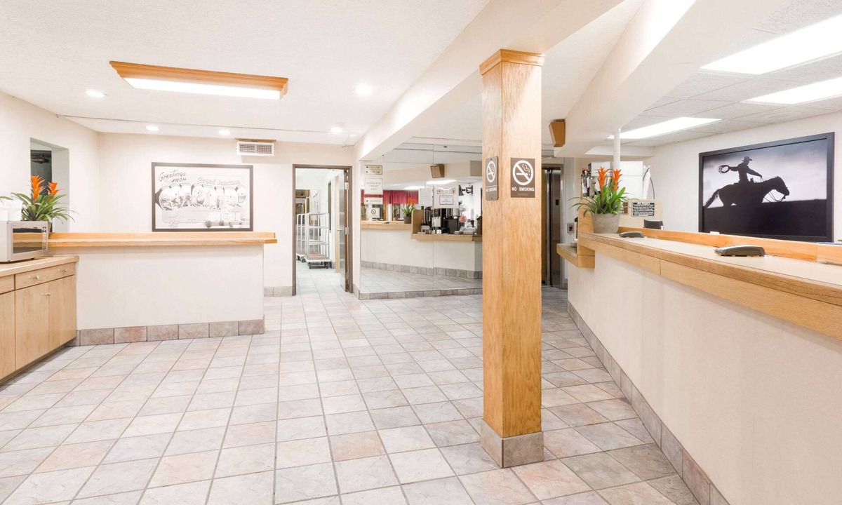 Grand Junction Hotel | Super 8 by Wyndham Grand Junction Colorado