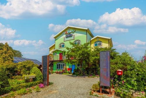 Iwon House | Taean Rainbow Pension