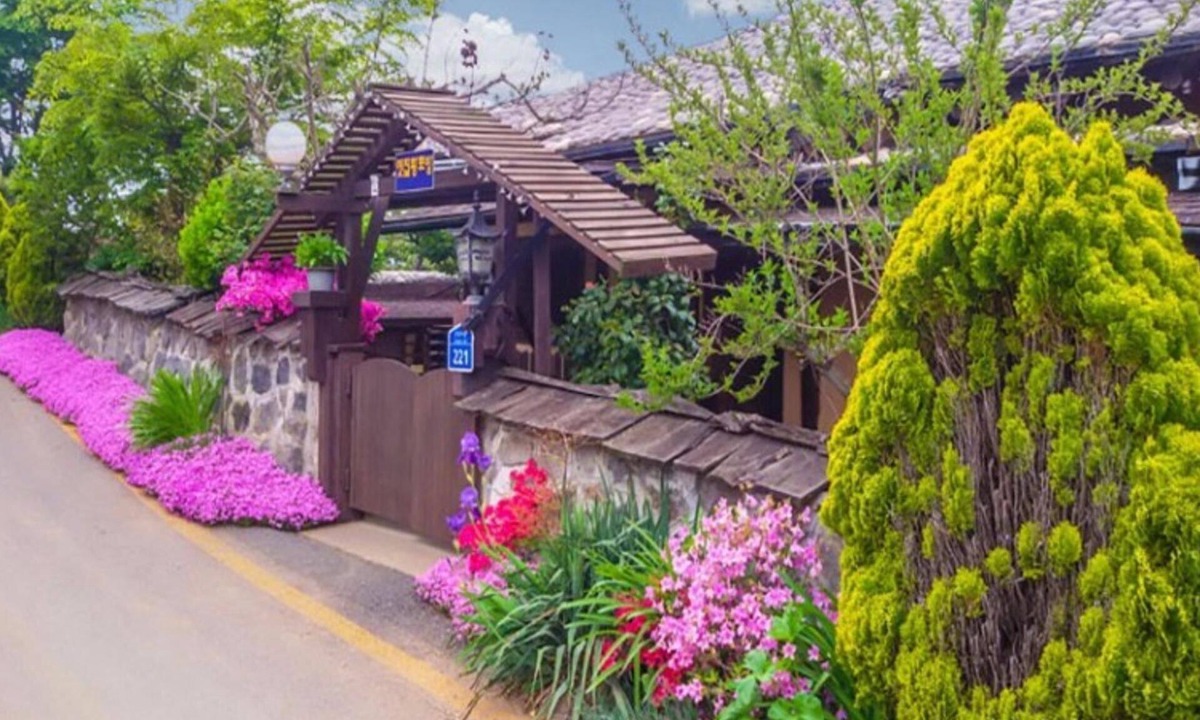 Taean House | Taean Yetjip Hwangtobang Pension