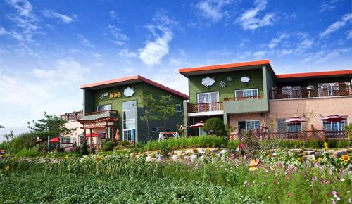 Daegwallyeong House | Terrace on the Cloud
