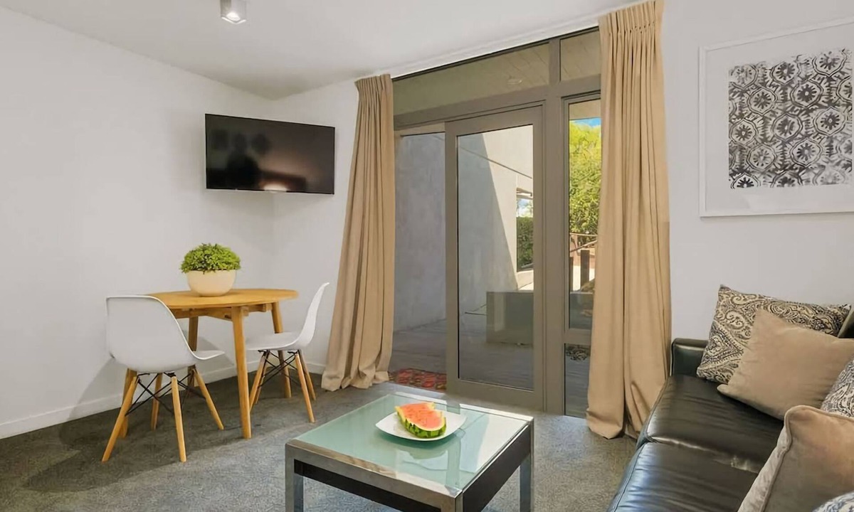 Queenstown Apartment | The Alps Studio - Cosy one bed right in the centre of Queenstown