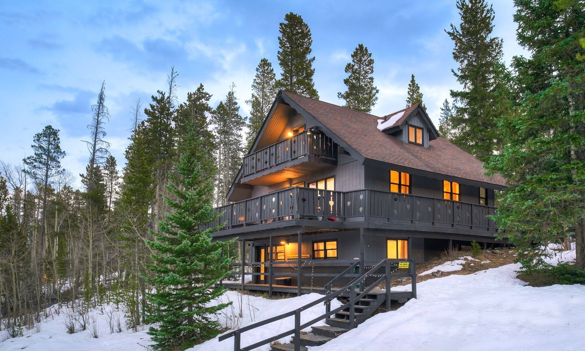 Breckenridge Ski Chalet | The Apres Chalet on Peak 7, Private Hot Tub, Locaton & Great Views!