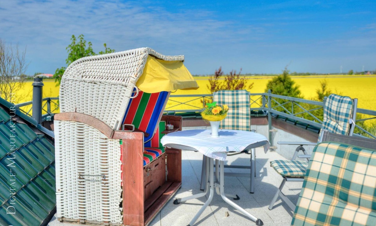 Busumer Deichhausen Apartment | The "balcony room". Great apartment in Büsumer Deichhausen!