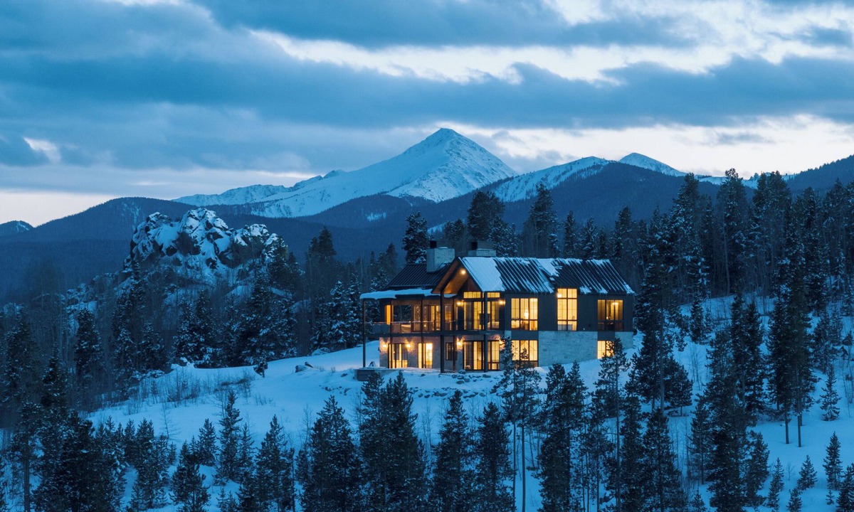 Winter Park Highlands Ski Chalet | The best views in Grand County- luxury 4 bedroom chalet in Tabernash