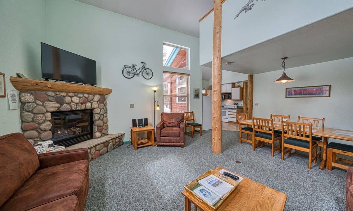Leadville Cabin | The Giddy Betsy — 3BR Cabin + Loft, Sleeps 8 near Twin Lakes & Mt. Elbert