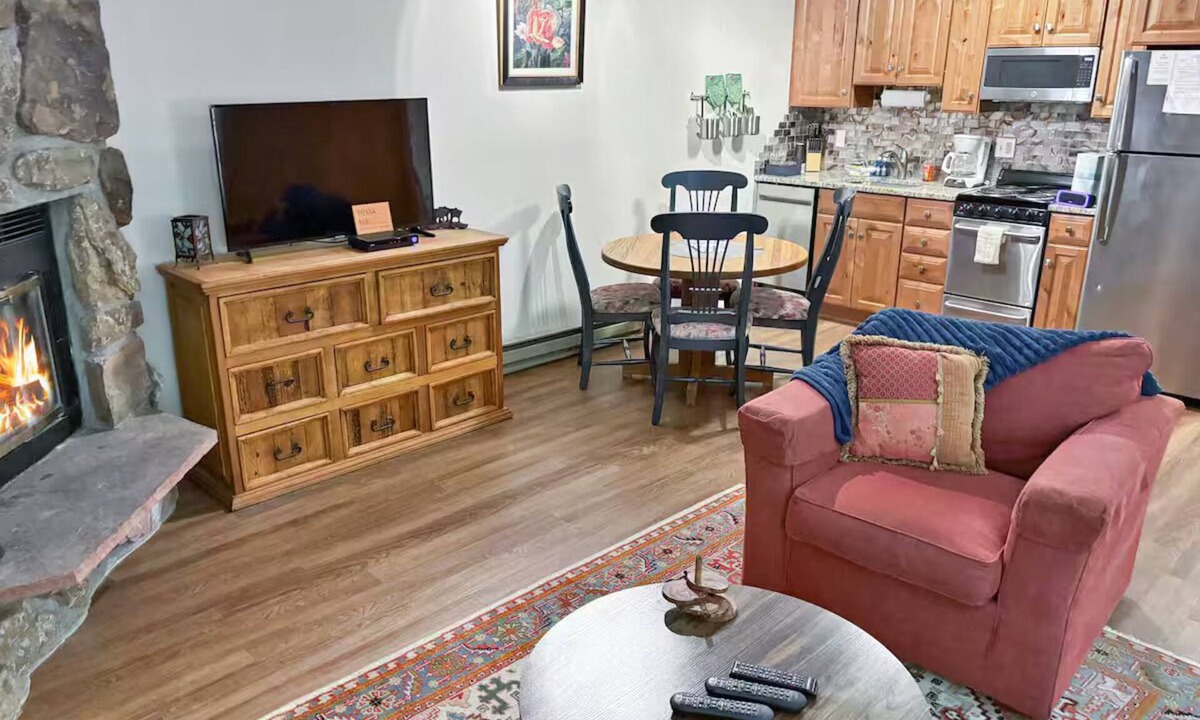 Granby Condo | The Grand Nook. Charming studio with full kitchen and bath. Amazing Amenities!