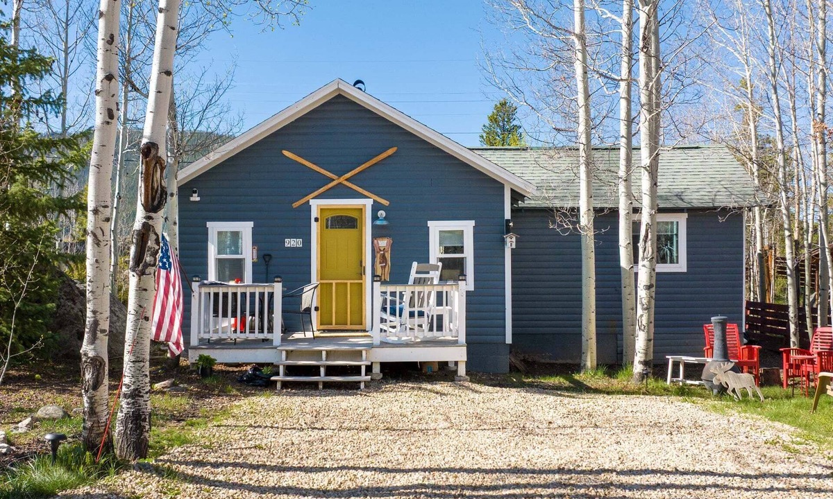 Grand Lake Cabin | The Little Blue Moose Hideaway - Pet Friendly - Dreamy Cabin - 10 min to RMNP