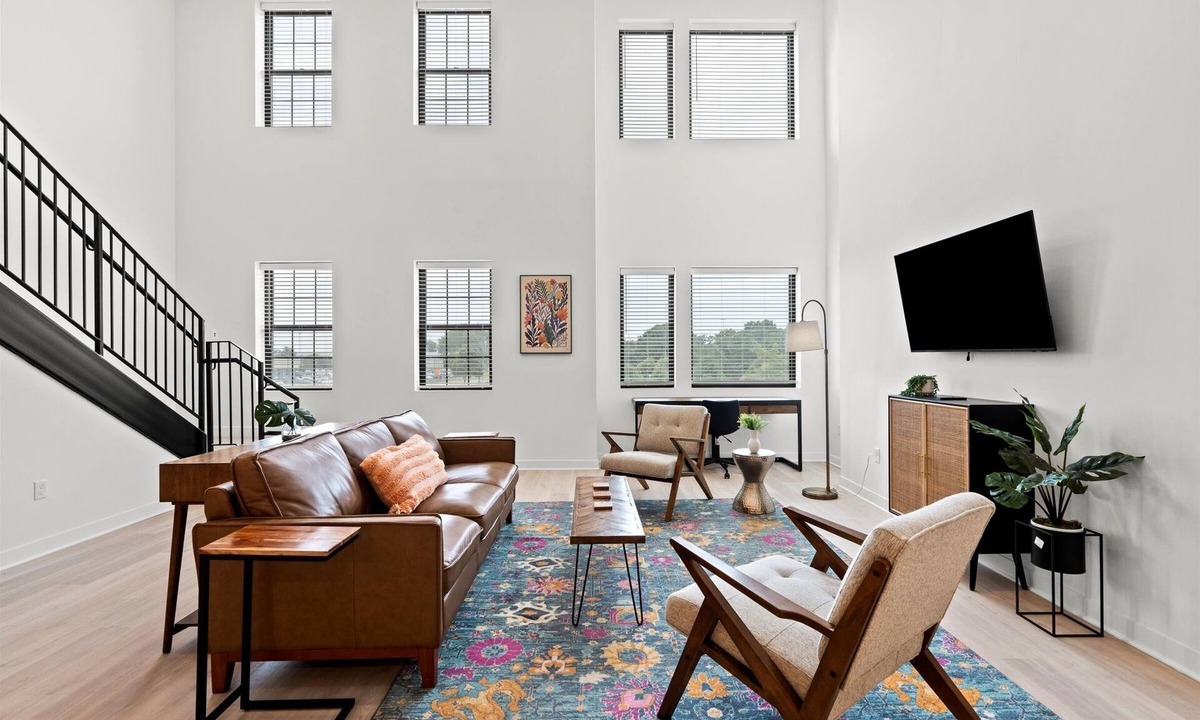 North Kansas City Apartment | The Lockwood Loft | Modern 2BR Townhome w/Garage + Balcony