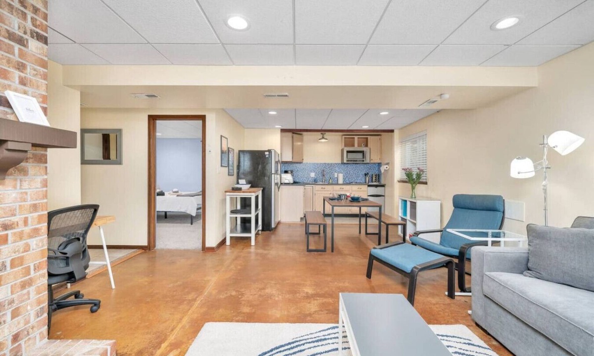 Coyote Gulch Apartment | The Lux in Lakewood. Minutes from Red Rocks. Hikes