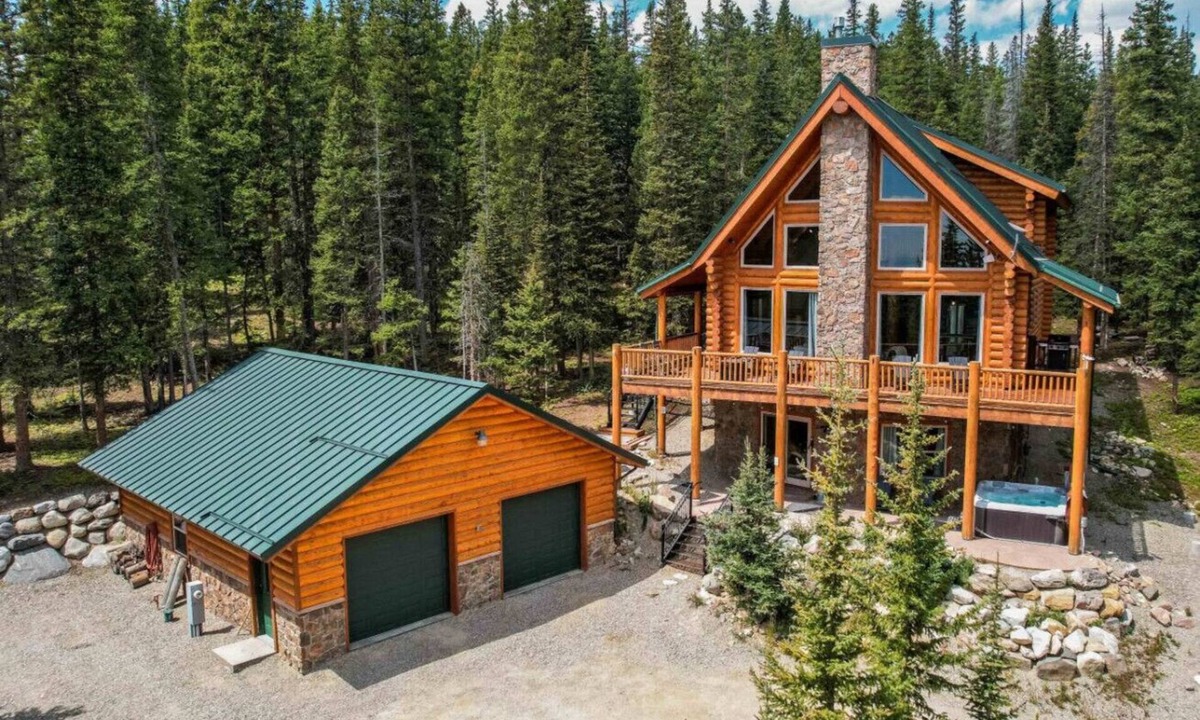Valley of the Sun House | The Mountain Gem Chalet/Hot Tub Luxe Log Retreat