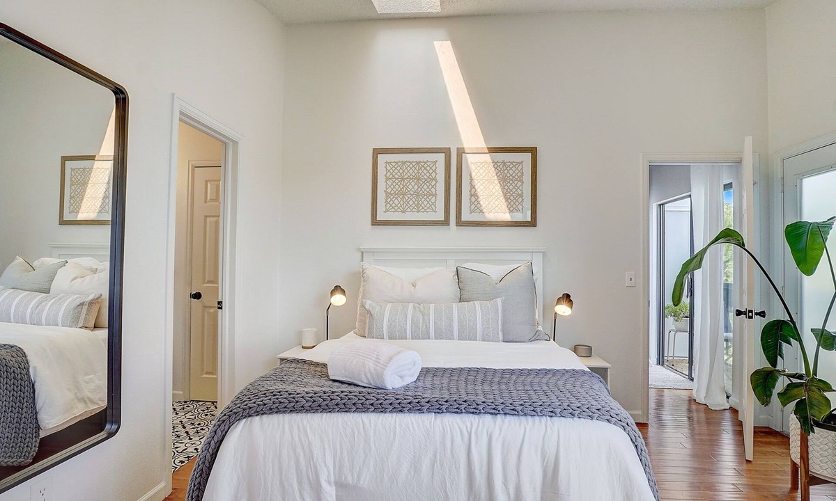 Arvada Condo | The Nest at Lake Arbor Bright & Cozy Condo Sleeps 4