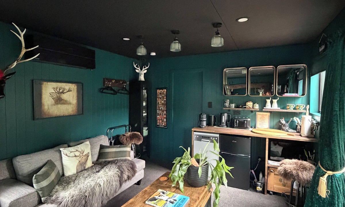 Kelvin Heights Apartment | The Olde Whiskey Room