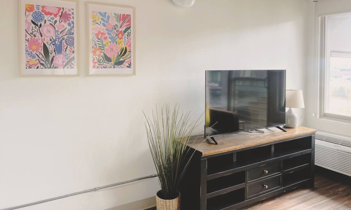 Jefferson Park Apartment | The Sunny Studio With City Views