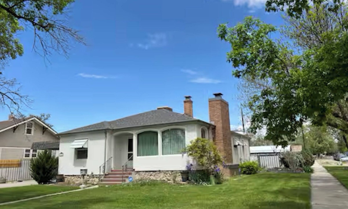Grand Junction House | The White House, a classic 3-bedroom stucco in "Old Town" Grand Junction.