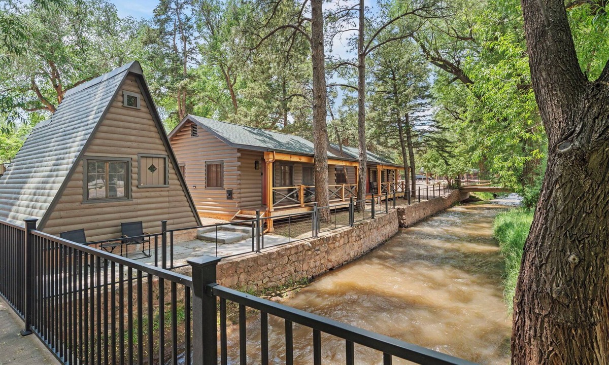Colorado Springs Cabin | Timber Lodge Cabins 31