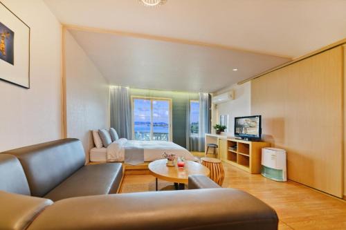 Yongnam-myeon House | Tongyoung Mongdolhouse Pension