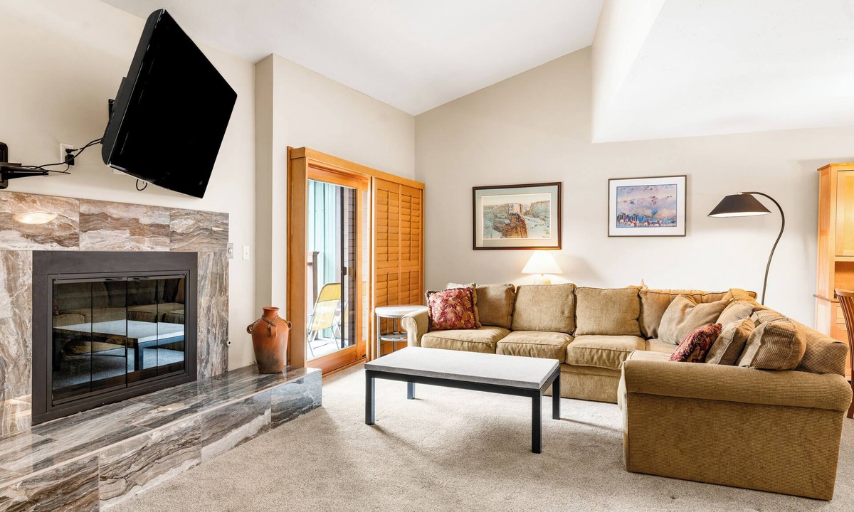 Four O'Clock Condo | Top Floor and Spacious, One block to Everything!