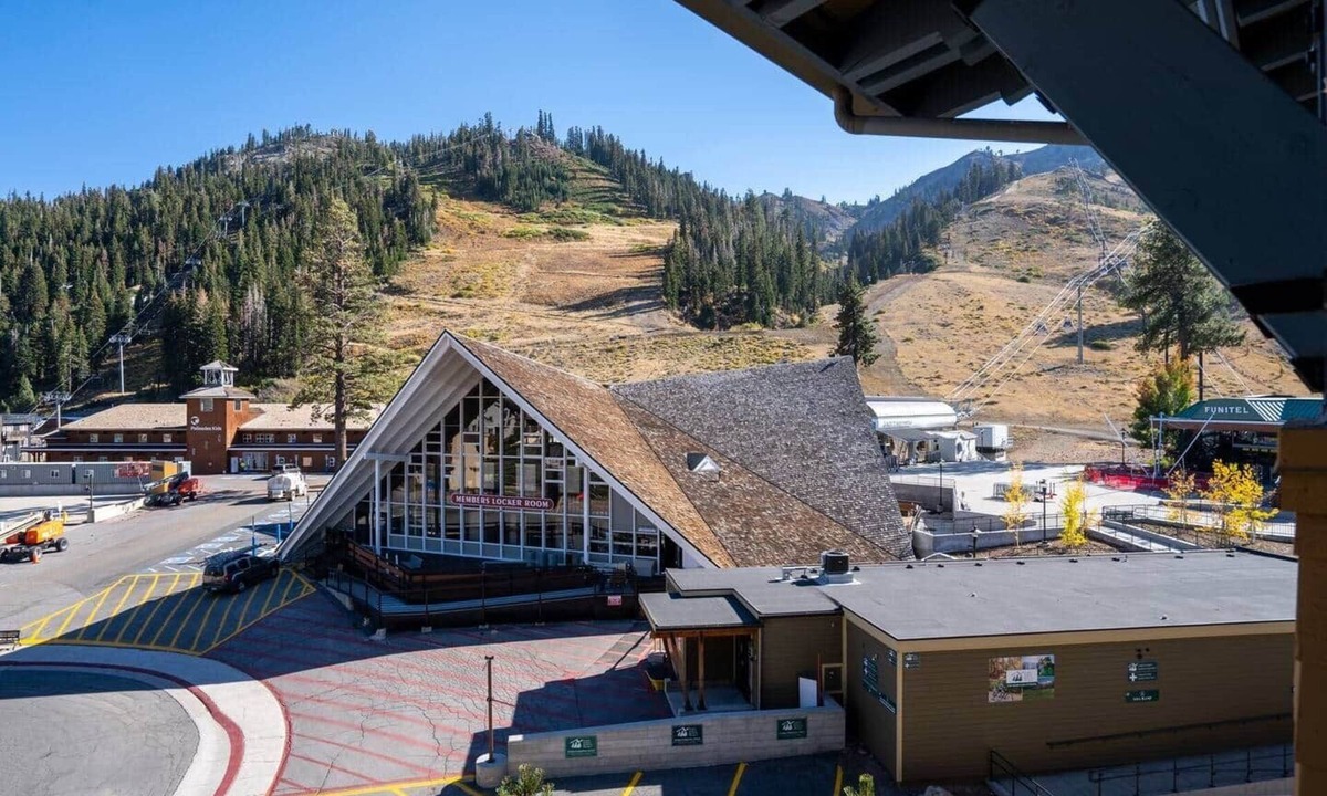 Olympic Valley Apartment | Top Floor Village Ski-In/Ski-Out Condo