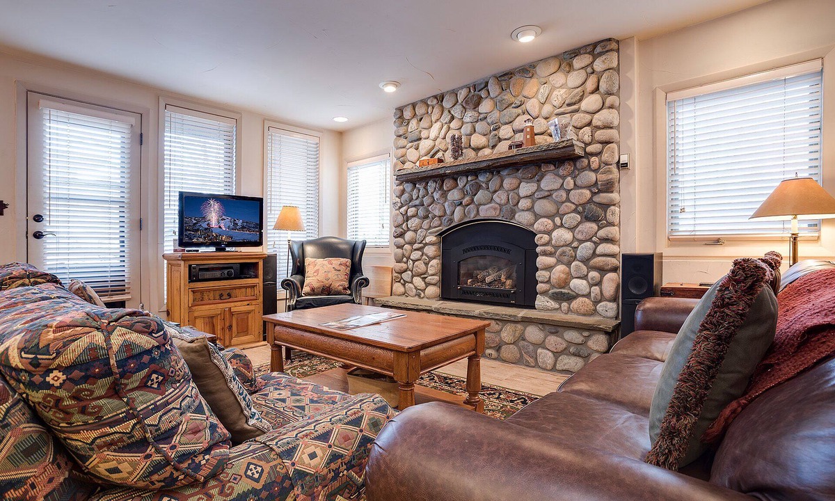 Steamboat Springs Condo | TR1111 | Perfect for families or group of couples | A/C | 10 Hot Tubs