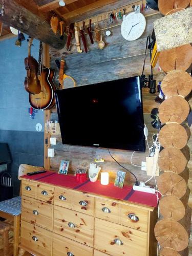 Kierinki Ski Chalet | Traditional Lakeside Cabin