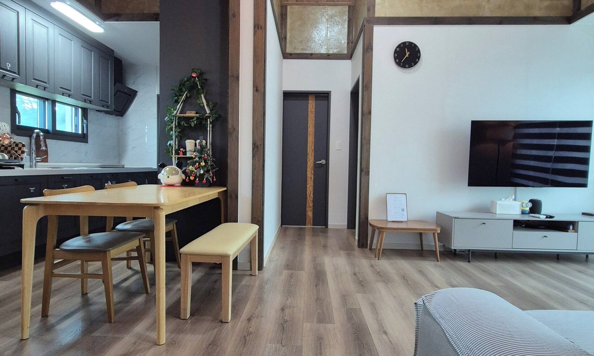 Pyeongdae-ri House | Traditional & Mordern Jejudo House of east Jeju, Korea