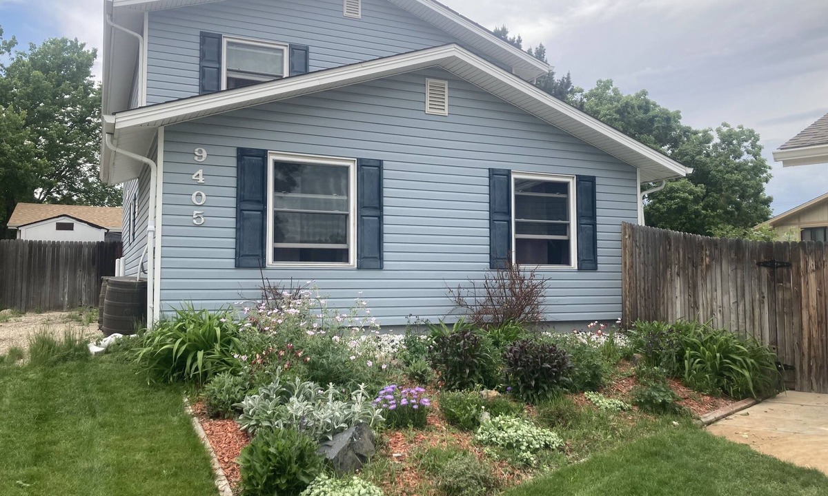 West Central Westminster House | Tranquil & Entertaining Family Retreat. Sleeps 8. Stunning Yard with new hot tub