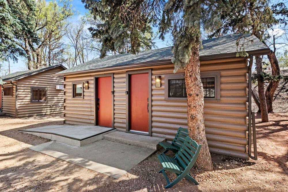 Colorado Springs Cabin | Tranquil Mountain Cabins with Modern Amenities near Garden of the Gods in Colorado Springs, Colorado