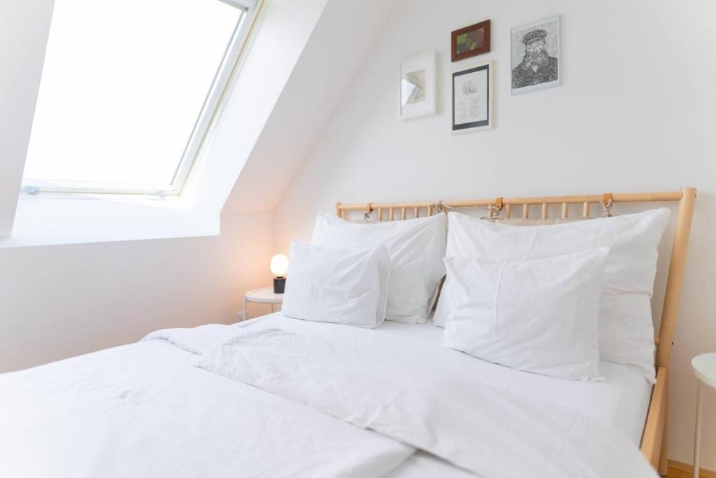 Rudolfsheim-Funfhaus Apartment | Two leveled Penthouse by Schonbrunn