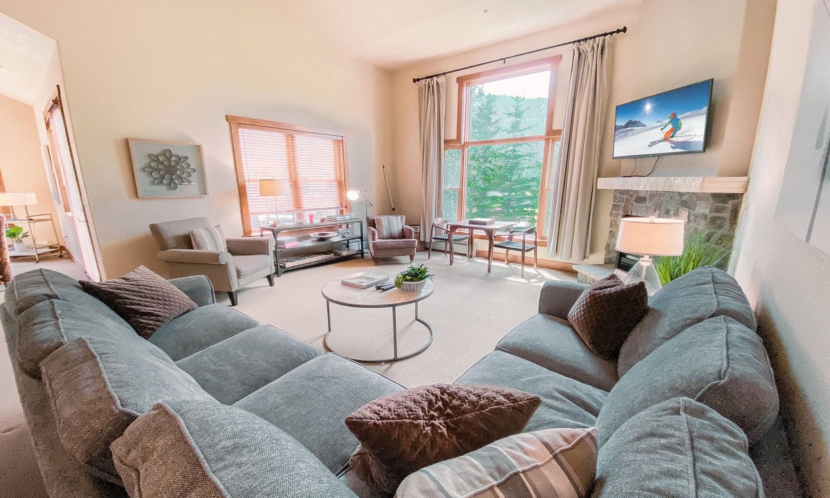 Keystone House | Updated Townhome w/Stunning Views, Summer Fun