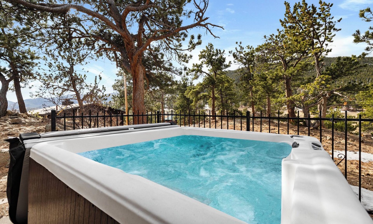 Estes Park House | Updated w/new hot tub: close-in w/views on 2 acres! & Outdoor activities