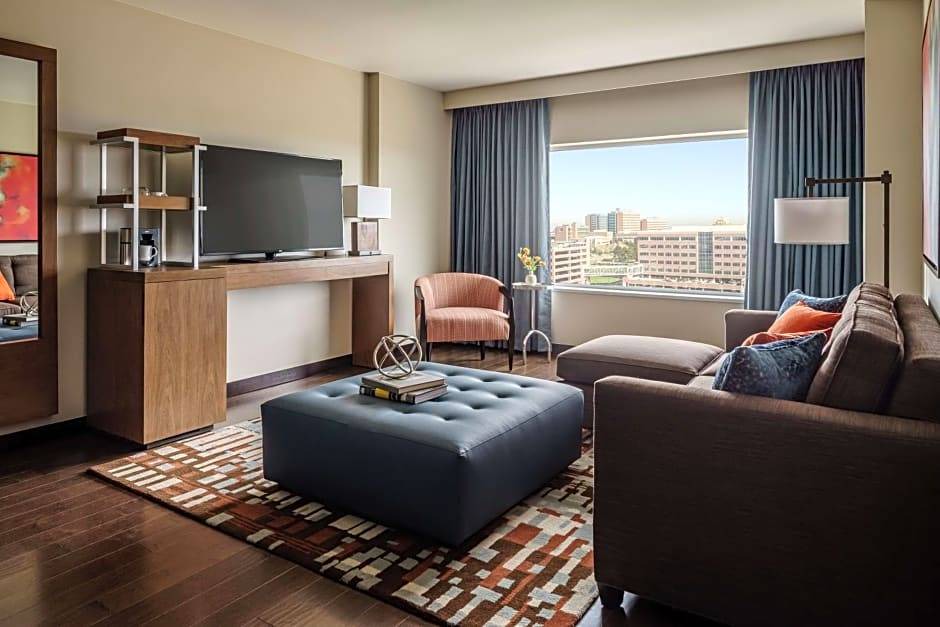 Jewell Heights - Hoffman Heights Hotel | 4-Star Hotel ∙ Hyatt Regency Aurora-Denver Conference Center