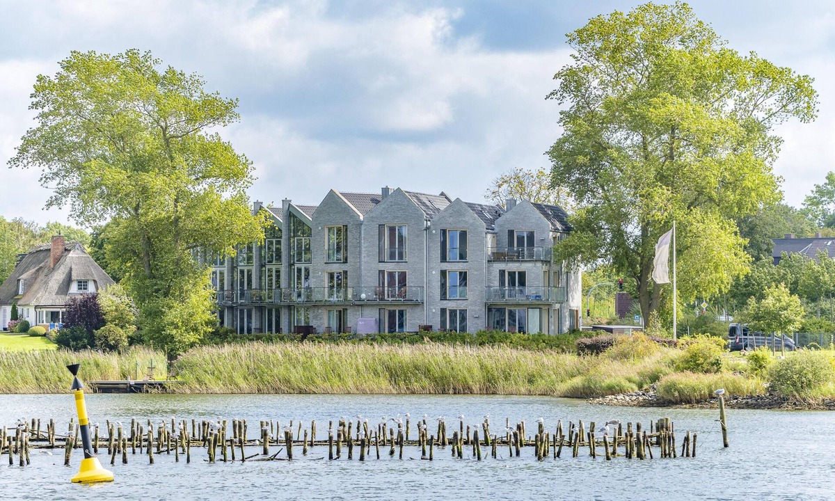 Ellenberg Apartment | Vacation apartment "Steuermann - ground floor and barrier-free" with a view of the harbor