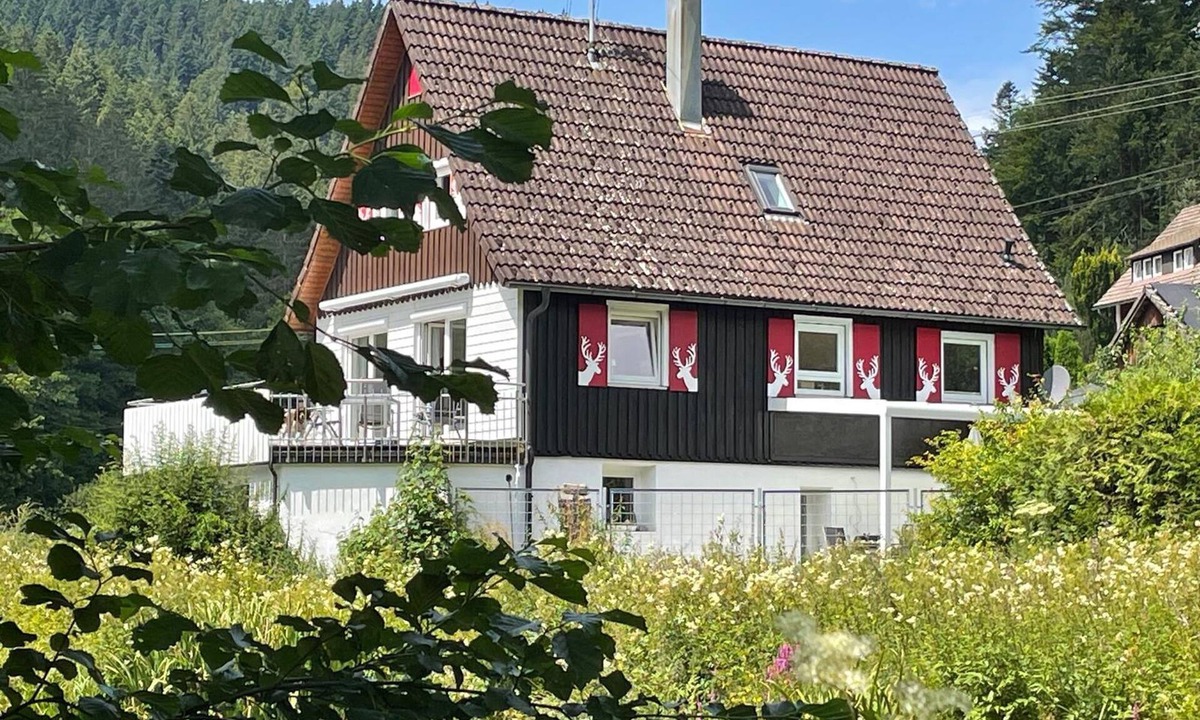 Ehlenbogen House | Vacation home Hirschle -Sauna, dogs, 3 bedrooms, 8 persons