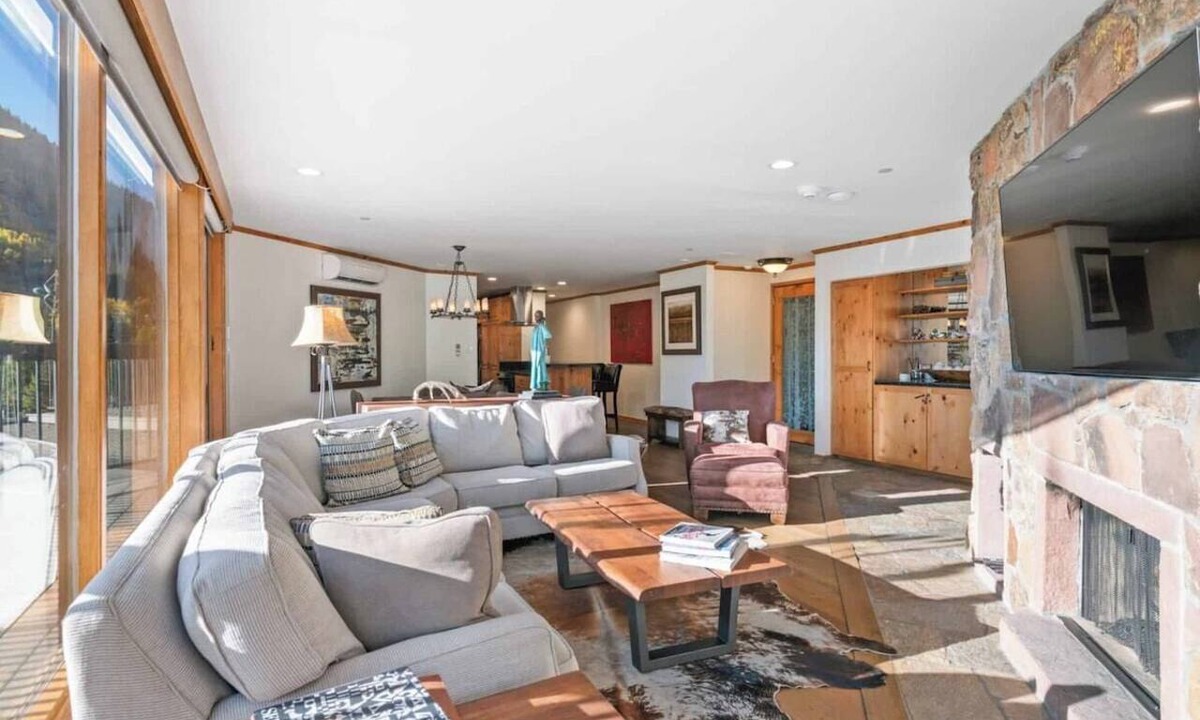 Vail Condo | VB | 4 BR Lionshead Penthouse - Hot Tub