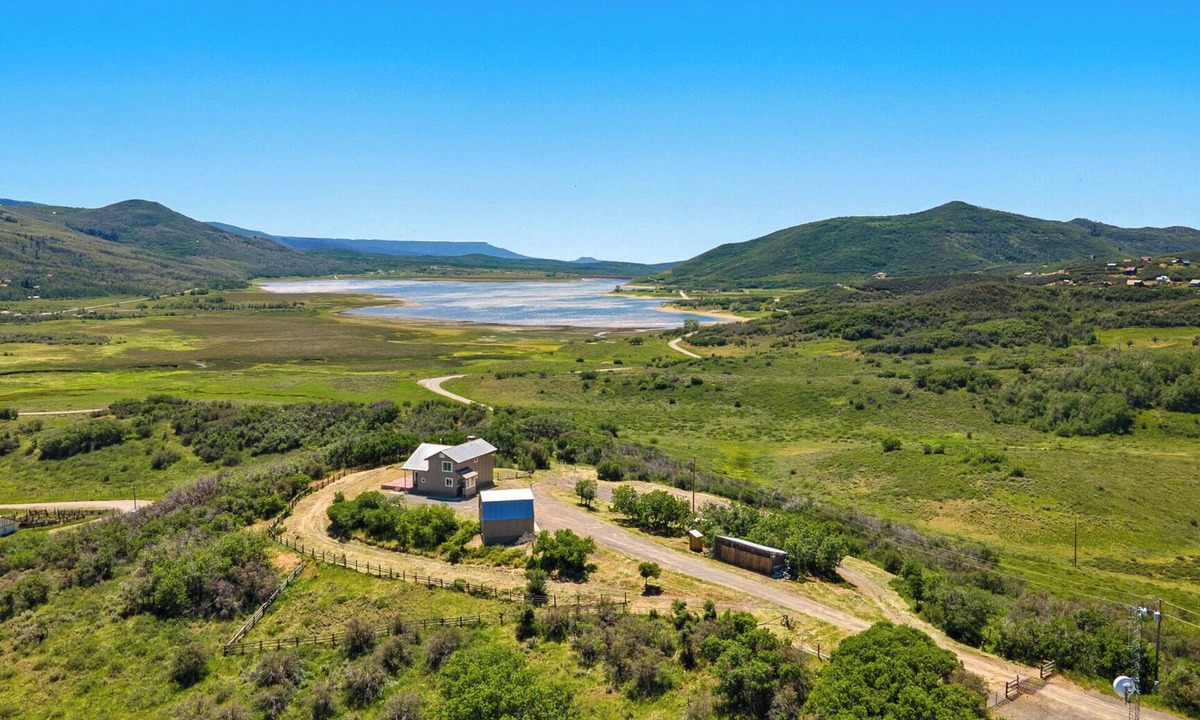 Collbran House | Vega lake Retreat - a unique mountain escape with all four seasons!