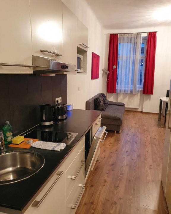 Erdberg Apartment | Vibrant Red Apartment I contactless Check-In