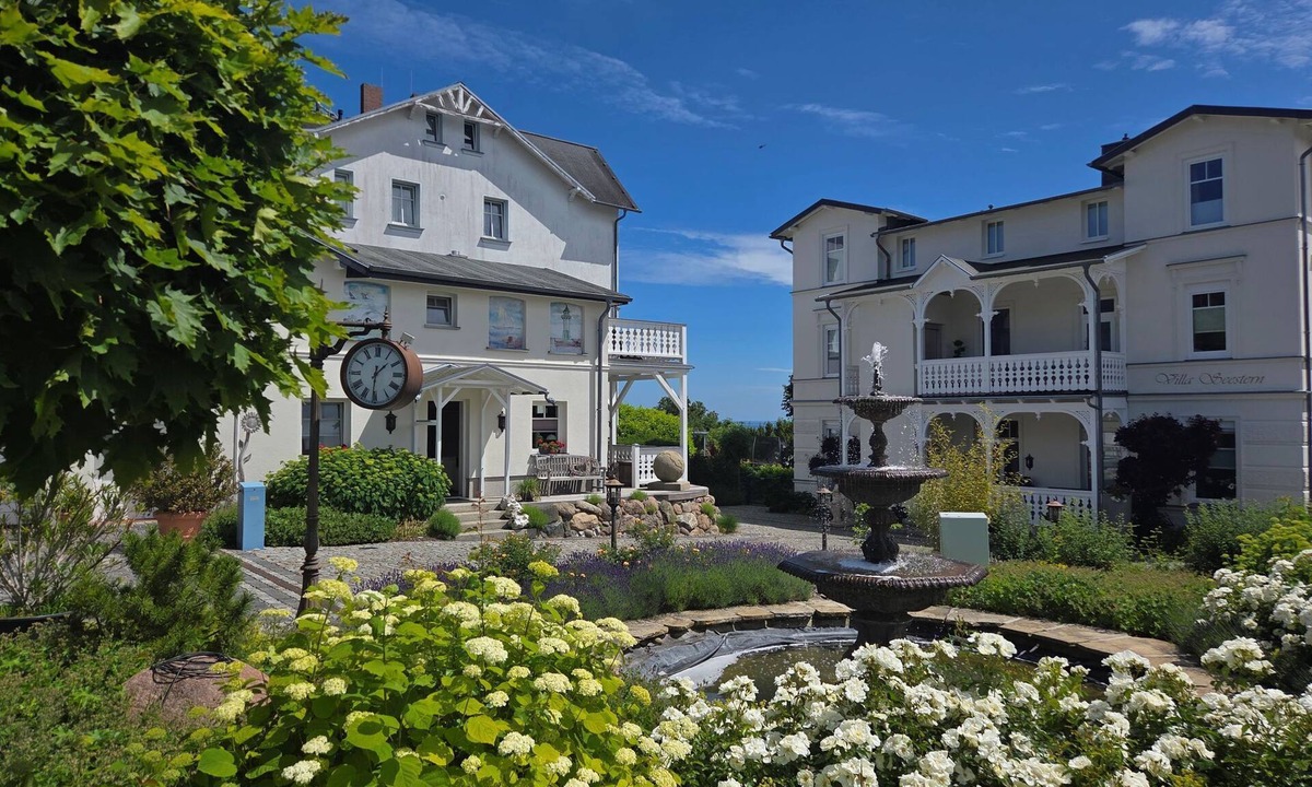 Sassnitz House | Villa Seestern, vacation home with balcony and sea view