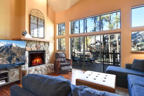 Warrior's Mark Apartment | Village Point Alpine Townhome - Walk to Lifts/Town, Close to Everything