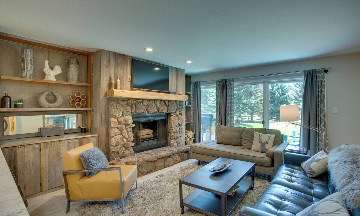 Avon Condo | Walk to Beaver Creek Shuttle! Avon Condo w/Deck