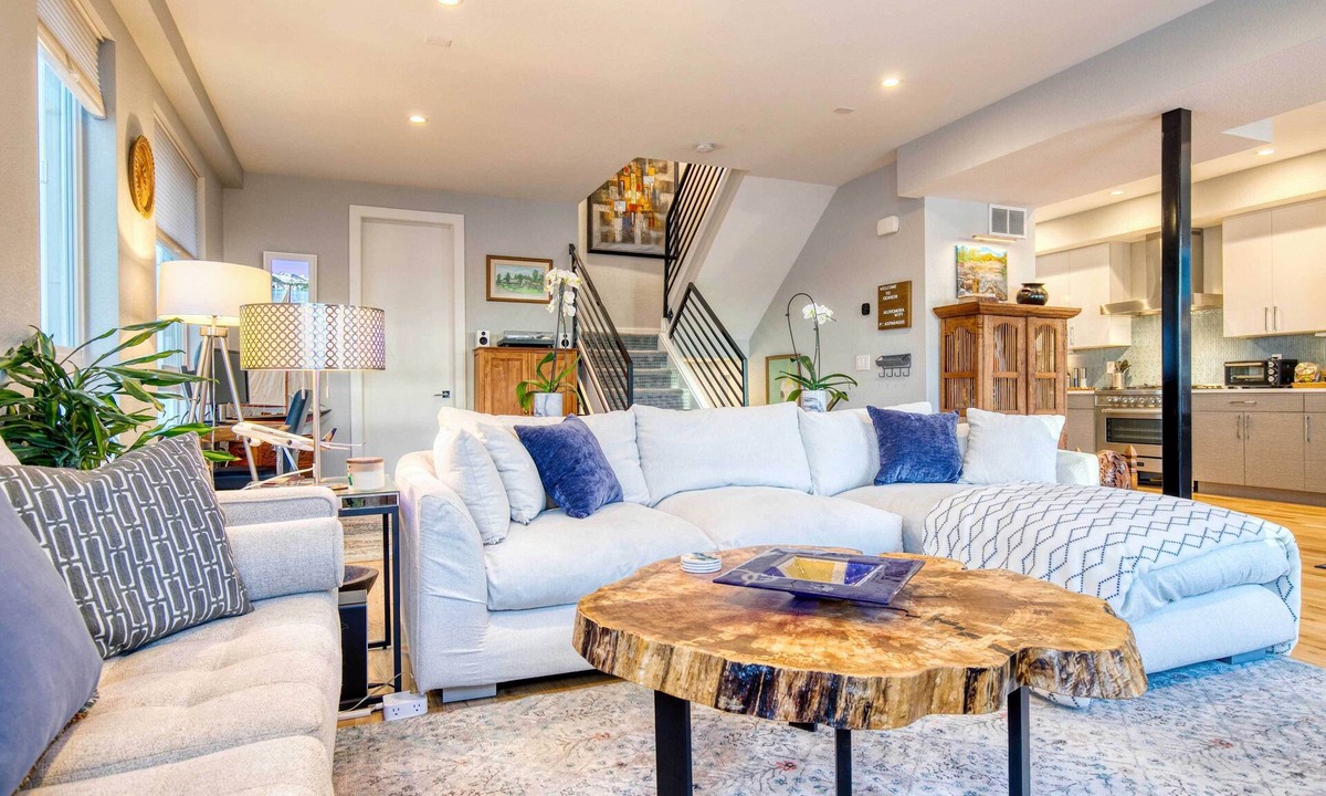 West Colfax Apartment | Walk to Empower Field: Townhome w/Hot Tub!