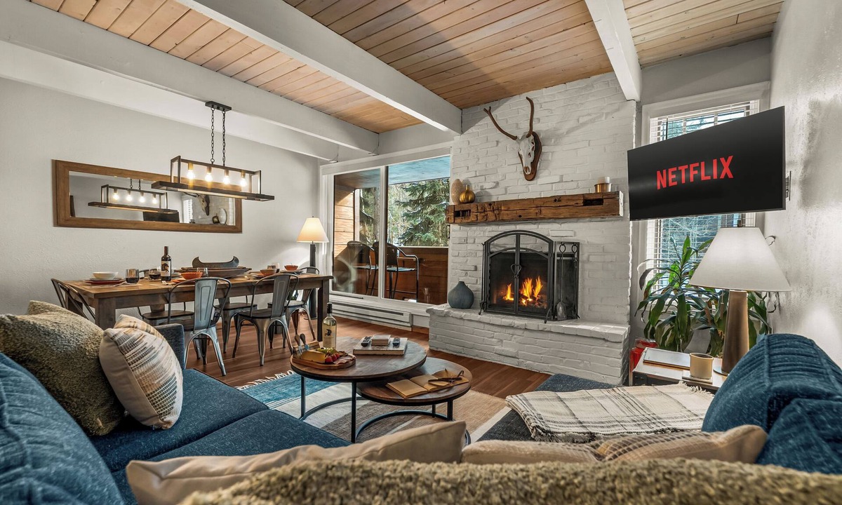 Warrior's Mark Condo | Walk to Ski Lift, Town, & Hikes. Pool & Four Hot Tubs, Mtn Modern, Free Parking!