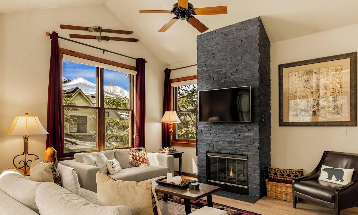 Historic District Condo | Walk to Town/Lifts. Mtn View. Pool, Hot Tubs.