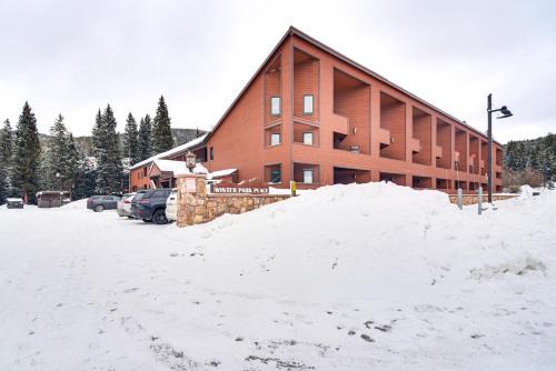 Old Town House | Walk to Winter Park Resort: Condo w/Hot Tub!