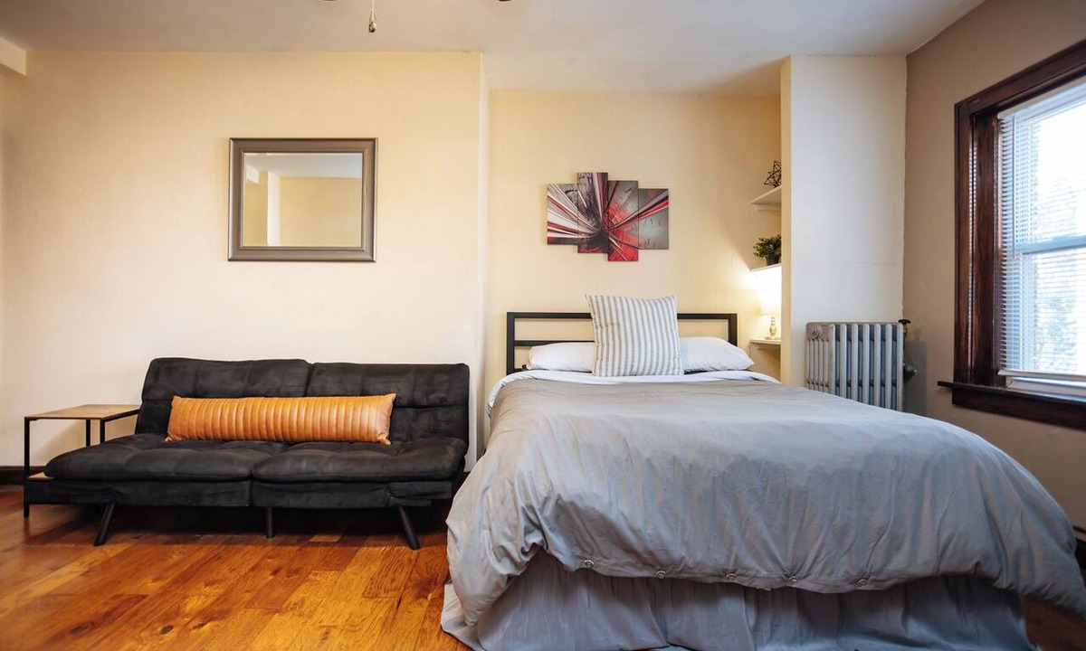 Quality Hill Apartment | Walkable Downtown KC*Private Parking