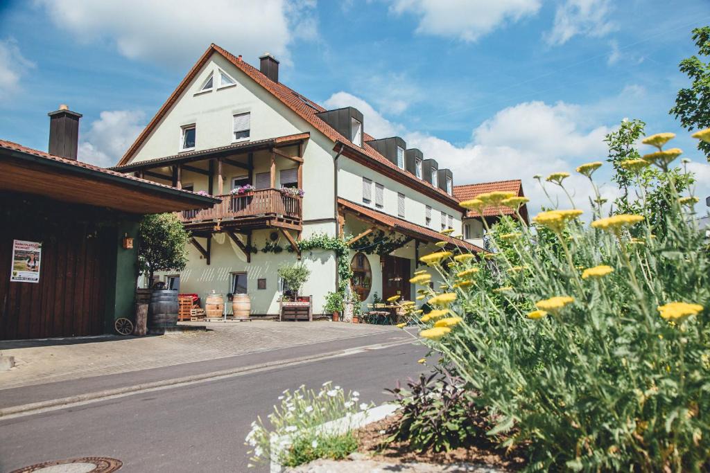 Eibelstadt Apartment | Weingut Leininger Ferienwohnungen