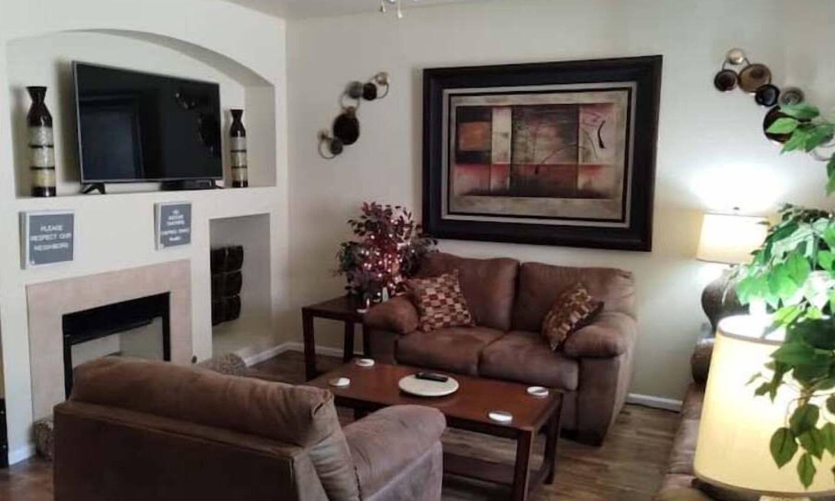 North Central Westminster House | Westbury Townhome with community pool