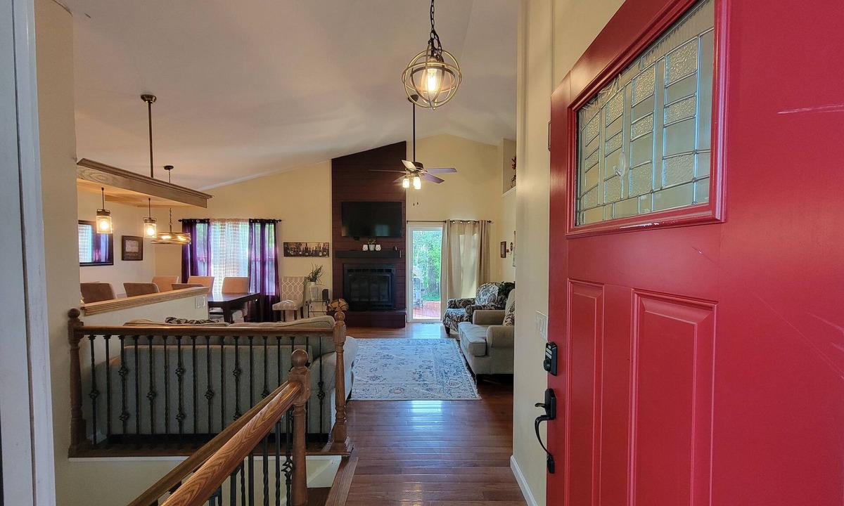 West Westminster House | Westy Escape 2 Living Rooms, 2 Primary Bedrooms, Bar, BBQ, FirePit, Patio