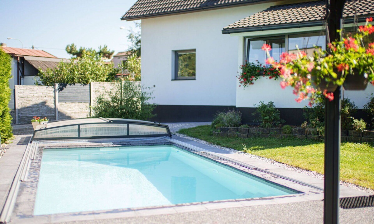 Prague 11 House | Wonderful private villa for 8 people with private pool, WIFI, TV and patio