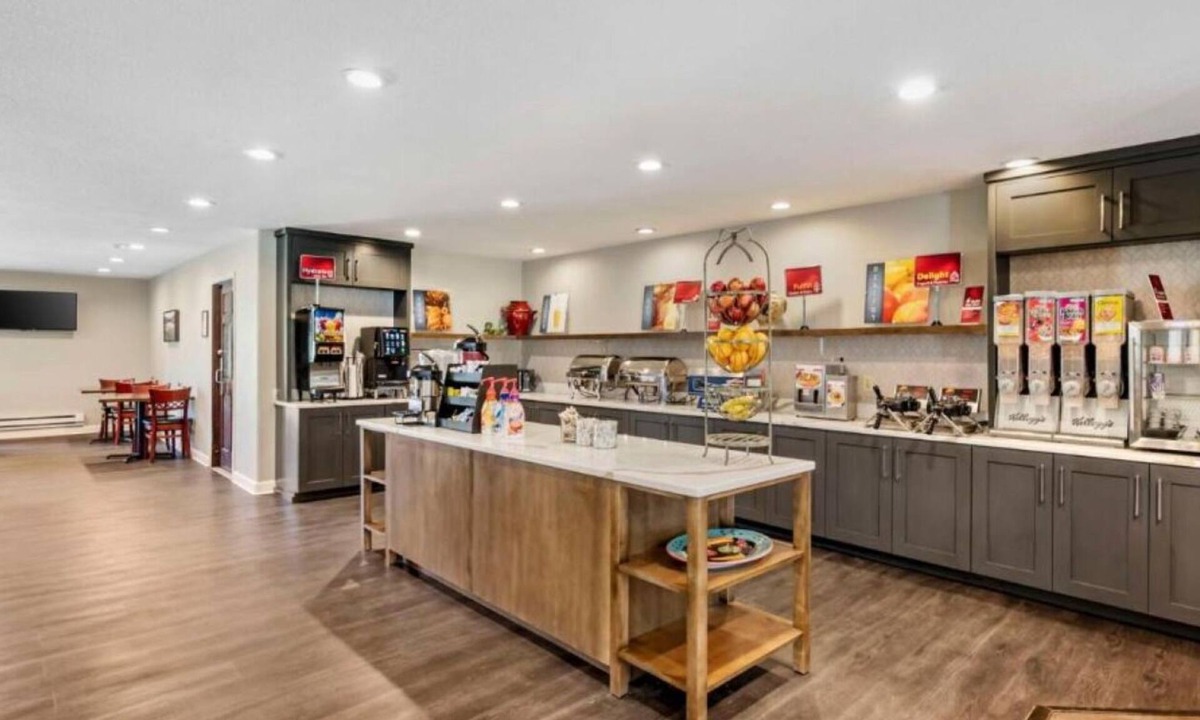 Eagle Hotel | Work-Ready Room by Scenic Ballooning Flights Near Brush Creek Park