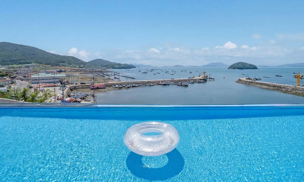 Dolsan-eup House | Yeosu Arum Oceanview Whole House Pension